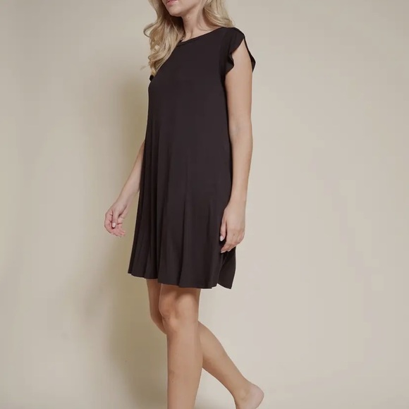 Tulip Sleeve Black Dress w/ Pockets - Picture 3 of 4